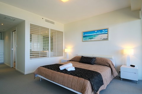 Ultra Broadbeach - Coogee Beach Accommodation 4