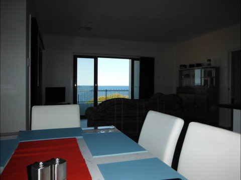 Coastal Getaway - Coogee Beach Accommodation 1