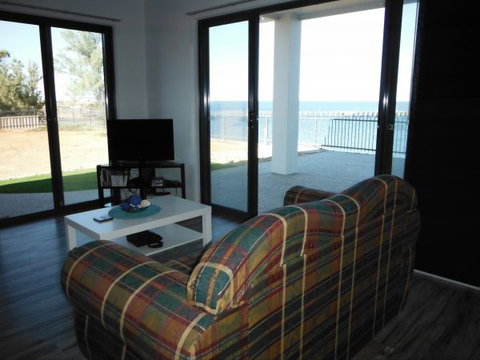 Coastal Getaway - Coogee Beach Accommodation 3