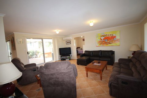 LJ Hooker Goolwa Holiday Rentals - 12 Willmett Road, Goolwa Beach - Coogee Beach Accommodation 0