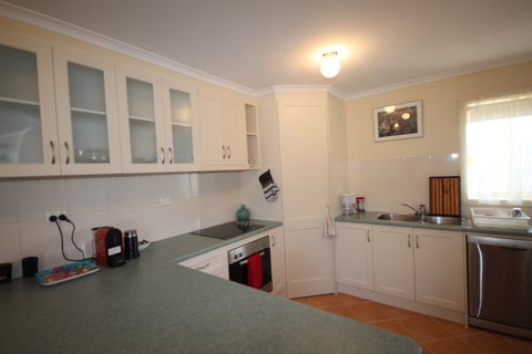LJ Hooker Goolwa Holiday Rentals - 12 Willmett Road, Goolwa Beach - Coogee Beach Accommodation 1