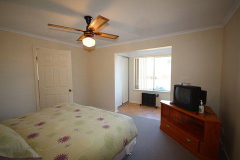 LJ Hooker Goolwa Holiday Rentals - 12 Willmett Road, Goolwa Beach - Coogee Beach Accommodation 2