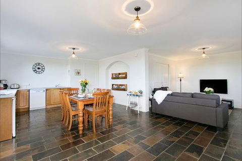 Blueberry Hills On Comleroy - Coogee Beach Accommodation 1