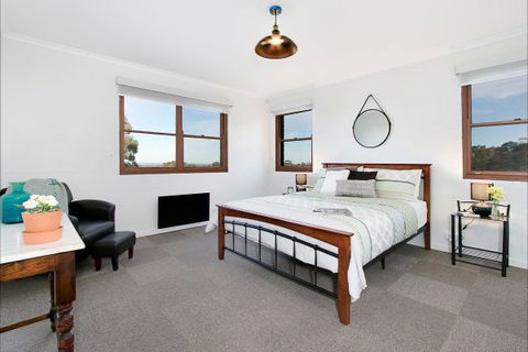 Blueberry Hills On Comleroy - Coogee Beach Accommodation 4
