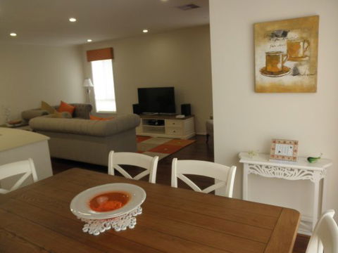 C&C's Bed And Breakfast - Coogee Beach Accommodation 8