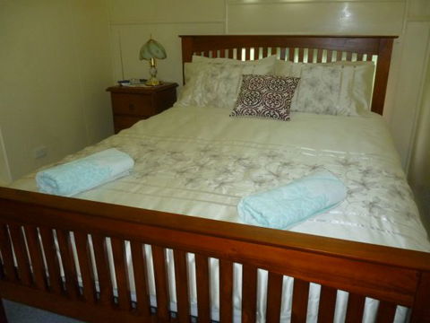Christmas Creek Cafe` And Cabins - Coogee Beach Accommodation 3