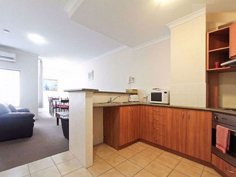 Duke's Apartments - Coogee Beach Accommodation 1