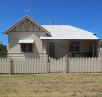 Ellison's Holiday Home - Coogee Beach Accommodation