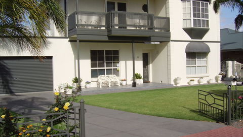 Glenelg Sea-Breeze B&B - Coogee Beach Accommodation 0