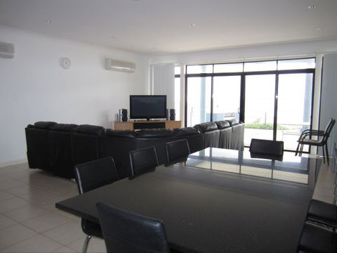 The Waterfront Starfish - Coogee Beach Accommodation 2