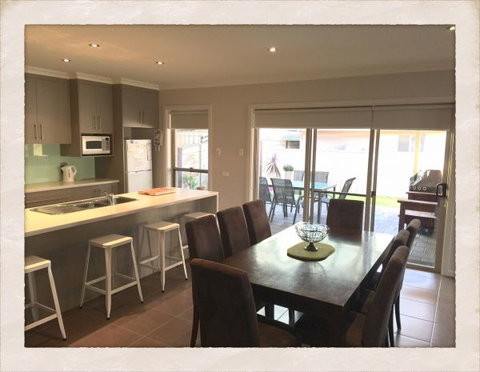 Adore 6 Villa - Coogee Beach Accommodation 2