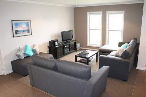 Adore 6 Villa - Coogee Beach Accommodation 3
