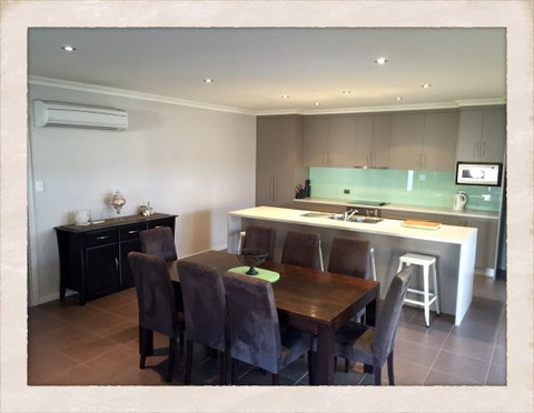 Adore 6 Villa - Coogee Beach Accommodation 4