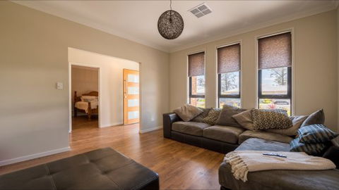 Barossa Family Holiday Home - Coogee Beach Accommodation 4