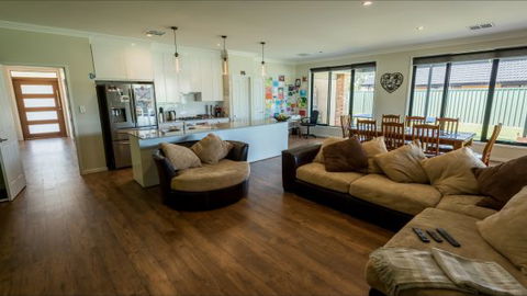 Barossa Family Holiday Home - Coogee Beach Accommodation 8