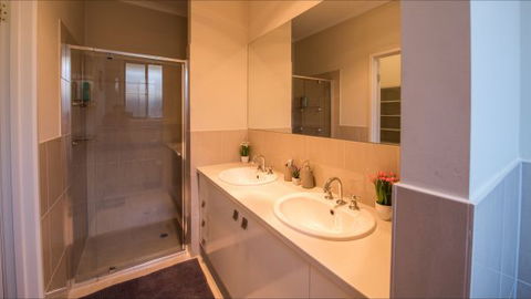 Barossa Family Holiday Home - Coogee Beach Accommodation 9