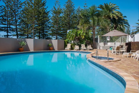 Cashelmara Burleigh Beachfront Apartments - Coogee Beach Accommodation 0
