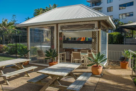 Cashelmara Burleigh Beachfront Apartments - Coogee Beach Accommodation 3
