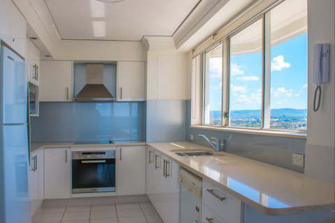 Cashelmara Burleigh Beachfront Apartments - Coogee Beach Accommodation 6