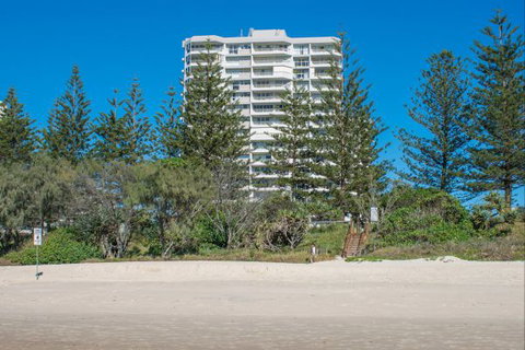 Cashelmara Burleigh Beachfront Apartments - Coogee Beach Accommodation 9