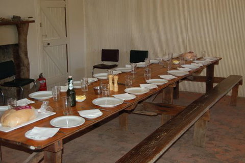 Chowilla Station Shearer's Quarters Accommodation - Coogee Beach Accommodation 2