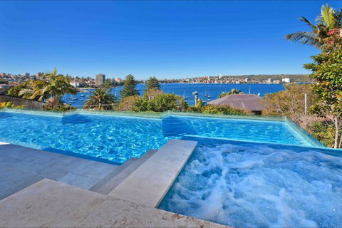 Deep Blue - Coogee Beach Accommodation 0