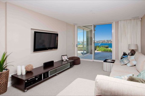 Deep Blue - Coogee Beach Accommodation 4