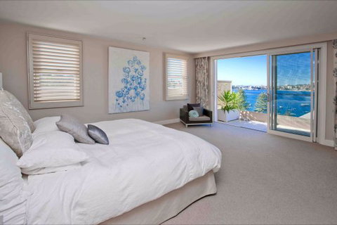 Deep Blue - Coogee Beach Accommodation 7