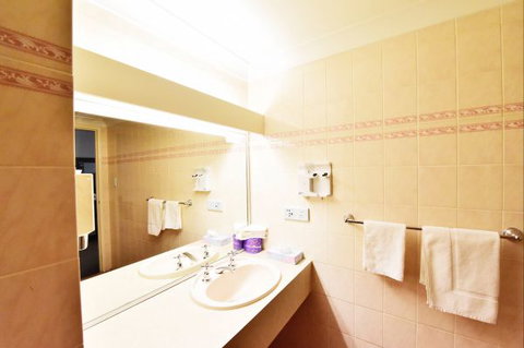 Diplomat Alice Springs - Coogee Beach Accommodation 2