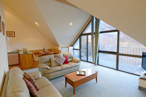 Falls Creek Country Club - Coogee Beach Accommodation 4