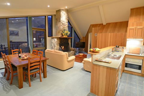 Falls Creek Country Club - Coogee Beach Accommodation 5