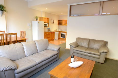 Falls Creek Country Club - Coogee Beach Accommodation 9
