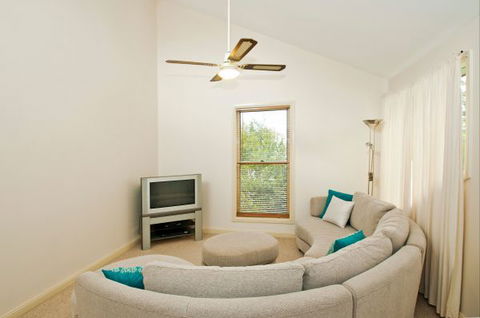 Fairlight House - Coogee Beach Accommodation 4