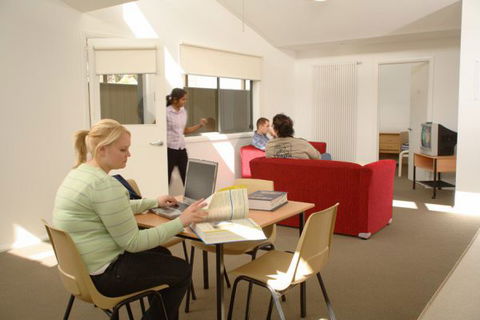FedUni Living - Coogee Beach Accommodation 4