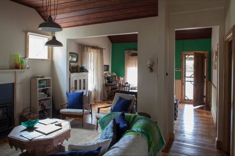 Flop House - Coogee Beach Accommodation 7