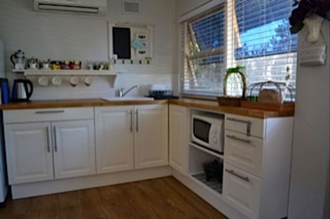 Garden Cottage B And B - Coogee Beach Accommodation 2