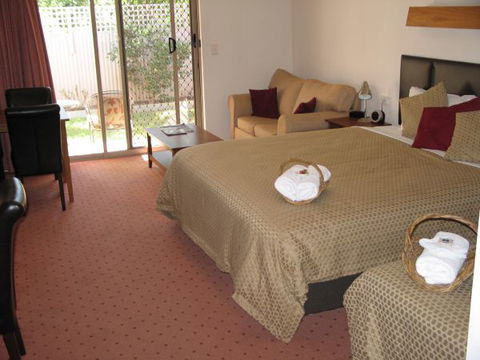 Golden Chain Wine Village Motor Inn - Coogee Beach Accommodation 1