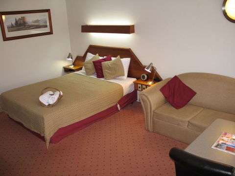Golden Chain Wine Village Motor Inn - Coogee Beach Accommodation 6