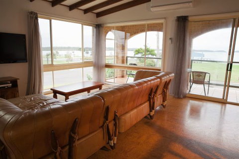 Greenwell Point House - Coogee Beach Accommodation 1
