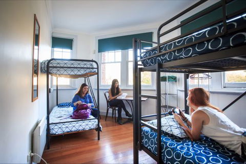 Hobart Central YHA - Coogee Beach Accommodation 4