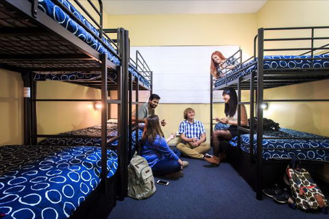 Hobart Central YHA - Coogee Beach Accommodation 5