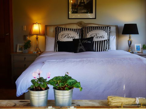 La Perrie Chalet Bed And Breakfast - Coogee Beach Accommodation 0