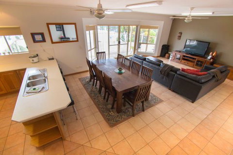 Limestone Ridge - Holiday House - Coogee Beach Accommodation 1
