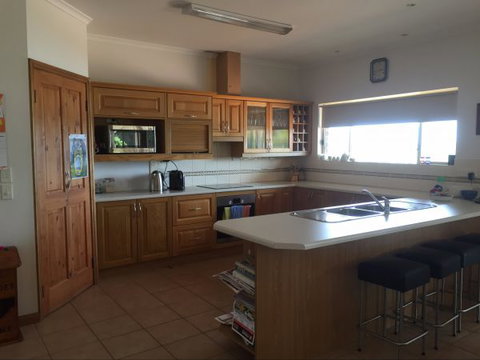 Limestone Ridge - Holiday House - Coogee Beach Accommodation 2
