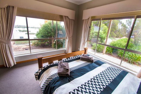 Limestone Ridge - Holiday House - Coogee Beach Accommodation 4