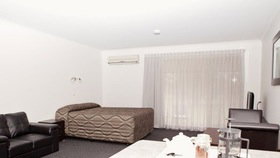 Barmera Country Club Motor Inn - Coogee Beach Accommodation 4