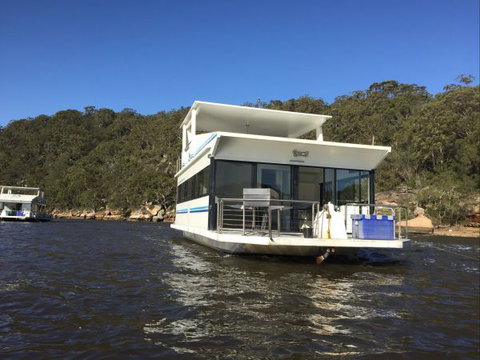 Luxury Afloat Hawkesbury River And Brooklyn - Coogee Beach Accommodation 4