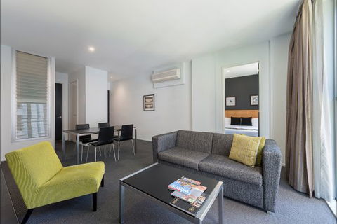 Mantra 100 Exhibition - Coogee Beach Accommodation 3