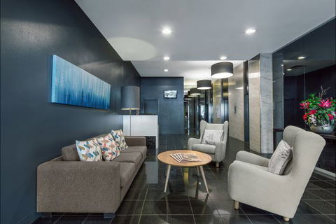 Mantra 100 Exhibition - Coogee Beach Accommodation 4