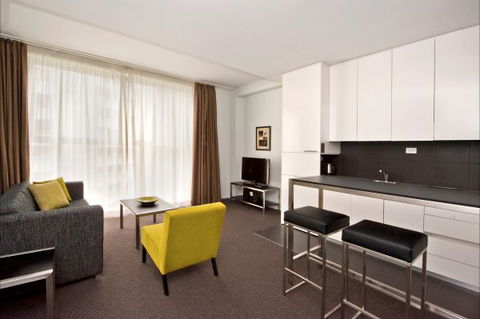 Mantra 100 Exhibition - Coogee Beach Accommodation 5